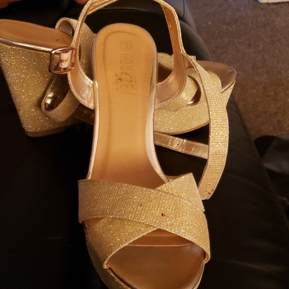 Heels - Picture 2 of 3